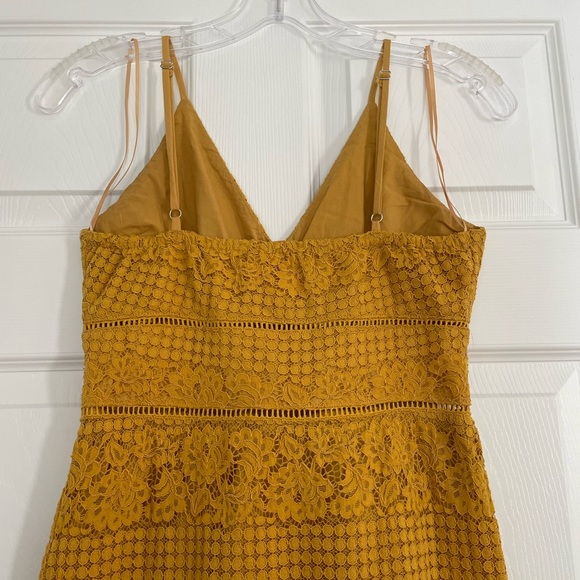 Cute lace dress - Picture 5 of 8